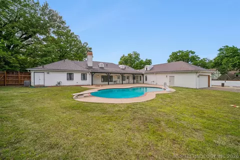 Exterior - 3215 E 61st St, Tulsa, OK 74136 photo 5 of 13