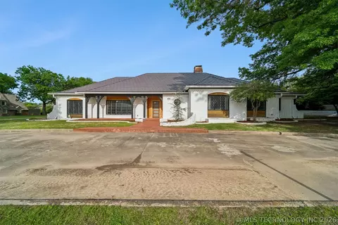 Exterior - 3215 E 61st St, Tulsa, OK 74136 photo 11 of 13