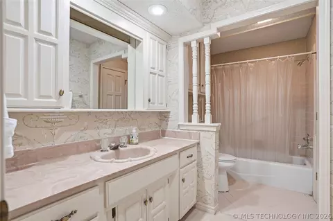 Bath - 3413 E 58th Pl, Tulsa, OK 74135 photo 1 of 9