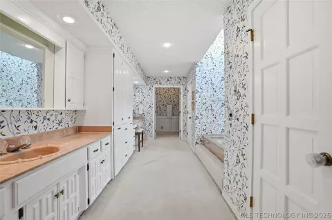 Bath - 3413 E 58th Pl, Tulsa, OK 74135 photo 2 of 9