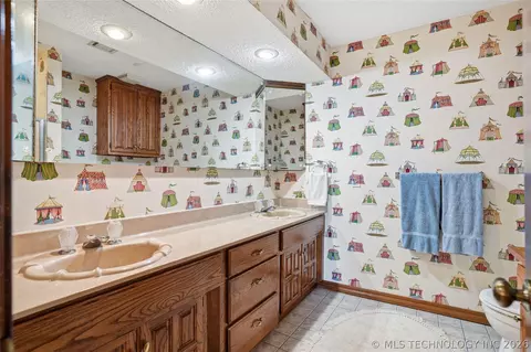 Bath - 3413 E 58th Pl, Tulsa, OK 74135 photo 8 of 9