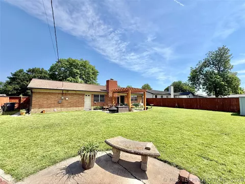 Exterior - 8556 E 32nd St, Tulsa, OK 74145 photo 9 of 11