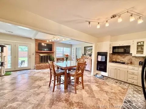 Kitchen - 8556 E 32nd St, Tulsa, OK 74145 photo 1 of 2