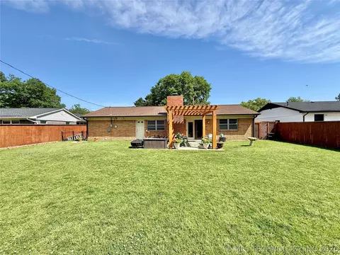 Exterior - 8556 E 32nd St, Tulsa, OK 74145 photo 8 of 11