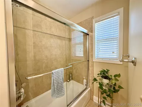 Bath - 8556 E 32nd St, Tulsa, OK 74145 photo 3 of 3