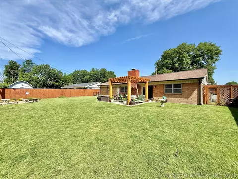 Exterior - 8556 E 32nd St, Tulsa, OK 74145 photo 7 of 11