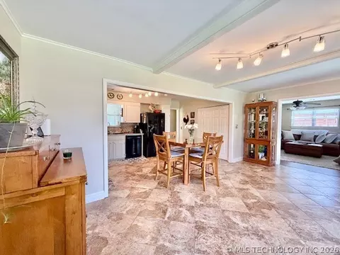 Dining - 8556 E 32nd St, Tulsa, OK 74145 photo 3 of 3