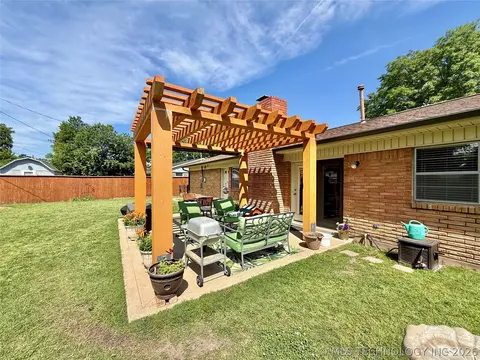 Exterior - 8556 E 32nd St, Tulsa, OK 74145 photo 5 of 11