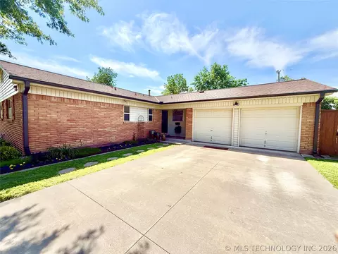 Exterior - 8556 E 32nd St, Tulsa, OK 74145 photo 2 of 11