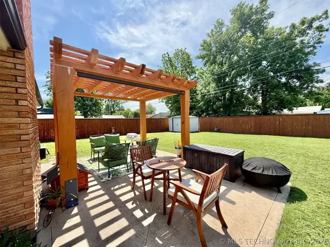 Exterior - 8556 E 32nd St, Tulsa, OK 74145 photo 3 of 11