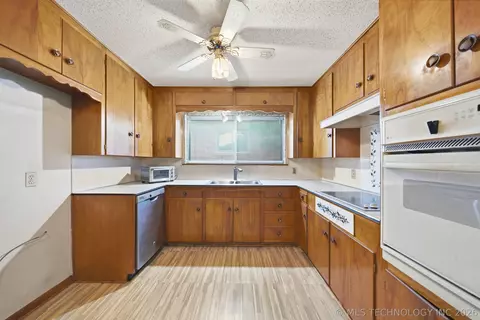 Kitchen - 5355 E 30th St, Tulsa, OK 74114 photo 1 of 4