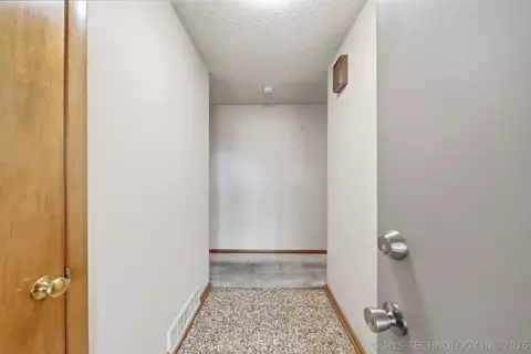 Entry Way - 5355 E 30th St, Tulsa, OK 74114 photo 1 of 2