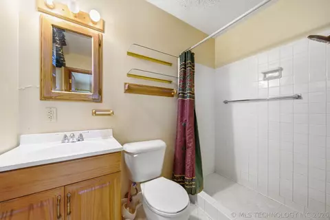 Bath - 5355 E 30th St, Tulsa, OK 74114 photo 1 of 2