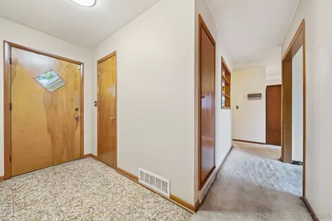 Entry Way - 5355 E 30th St, Tulsa, OK 74114 photo 2 of 2