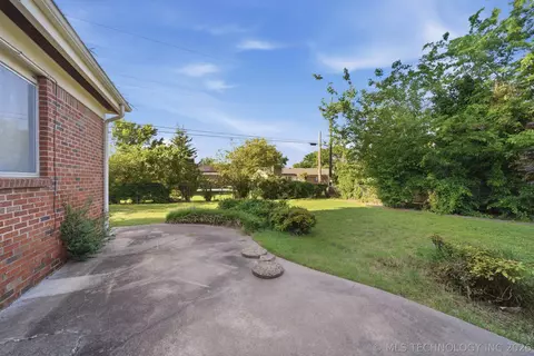 Exterior - 5355 E 30th St, Tulsa, OK 74114 photo 4 of 5