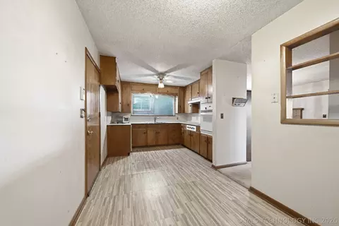Kitchen - 5355 E 30th St, Tulsa, OK 74114 photo 4 of 4