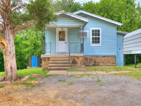 1028 Valley Dr, Sand Springs, OK 74063