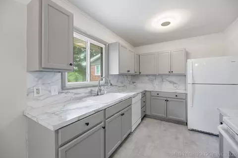 Kitchen - 5928 E 26th St, Tulsa, OK 74114 photo 3 of 4