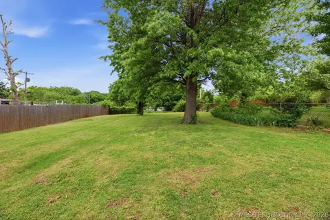 Exterior - 5928 E 26th St, Tulsa, OK 74114 photo 6 of 7