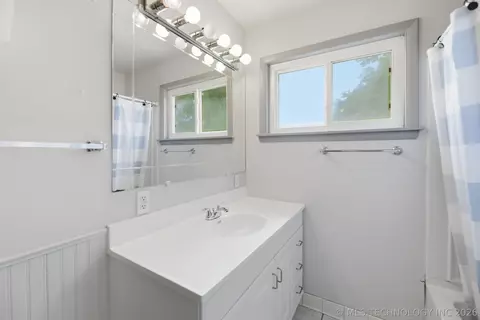 Bath - 5928 E 26th St, Tulsa, OK 74114 photo 3 of 3
