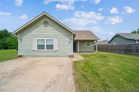419 E Dogwood St, Coweta, OK 74429