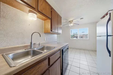 Kitchen - 422 E 25th St, Okmulgee, OK 74447 photo 2 of 2