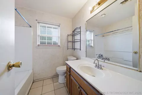 Bath - 422 E 25th St, Okmulgee, OK 74447 photo 1 of 2