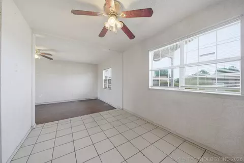 Living - 422 E 25th St, Okmulgee, OK 74447 photo 5 of 8