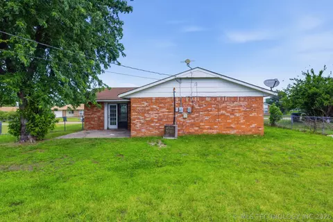 Exterior - 422 E 25th St, Okmulgee, OK 74447 photo 3 of 3