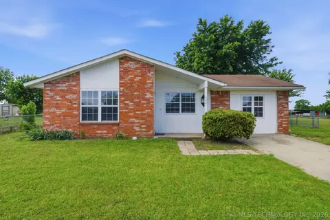 422 E 25th St, Okmulgee, OK 74447