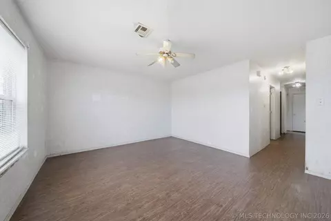 Living - 422 E 25th St, Okmulgee, OK 74447 photo 2 of 8