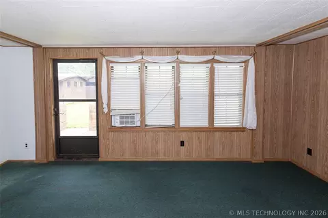 Living - 1914 Windsor Dr, Duncan, OK 73533 photo 3 of 3