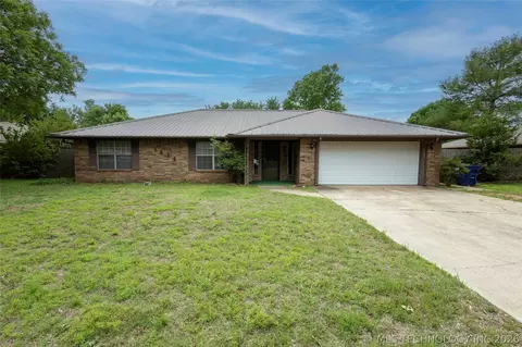 1914 Windsor Dr, Duncan, OK 73533