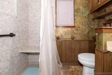 Bath - 1914 Windsor Dr, Duncan, OK 73533 photo 3 of 5