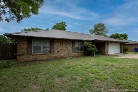 Exterior - 1914 Windsor Dr, Duncan, OK 73533 photo 2 of 6