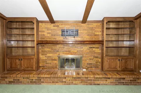 Living - 1914 Windsor Dr, Duncan, OK 73533 photo 2 of 3