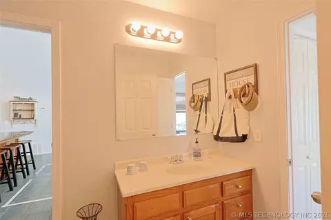 Bath - 424808 E 1166 Rd, Eufaula, OK 74432 photo 1 of 6