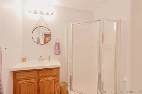 Bath - 424808 E 1166 Rd, Eufaula, OK 74432 photo 5 of 6