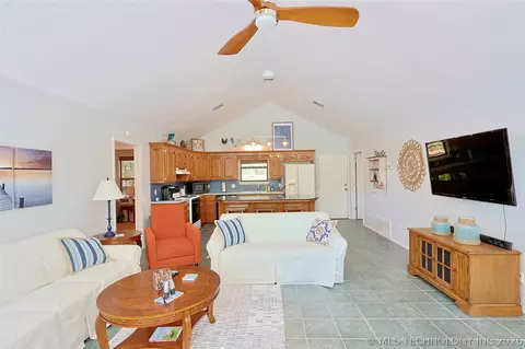 Living - 424808 E 1166 Rd, Eufaula, OK 74432 photo 3 of 4