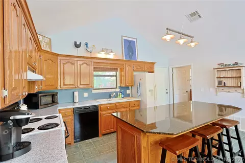 Kitchen - 424808 E 1166 Rd, Eufaula, OK 74432 photo 4 of 5