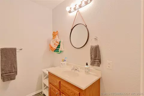 Bath - 424808 E 1166 Rd, Eufaula, OK 74432 photo 2 of 6