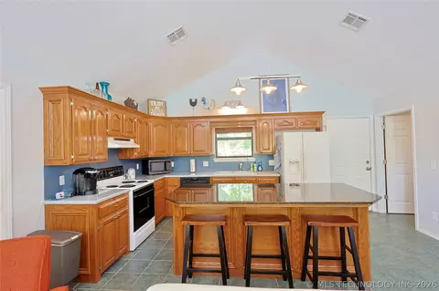 Kitchen - 424808 E 1166 Rd, Eufaula, OK 74432 photo 3 of 5