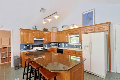 Kitchen - 424808 E 1166 Rd, Eufaula, OK 74432 photo 1 of 5