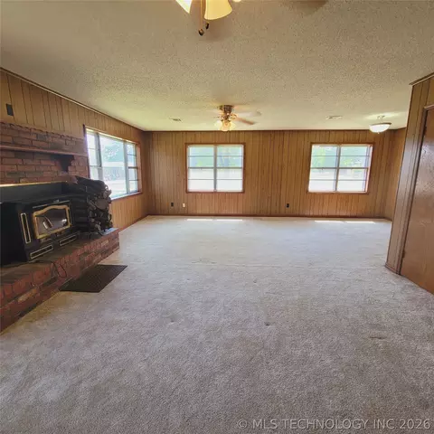 Living - 414250 E 1074 Rd, Checotah, OK 74426 photo 5 of 6