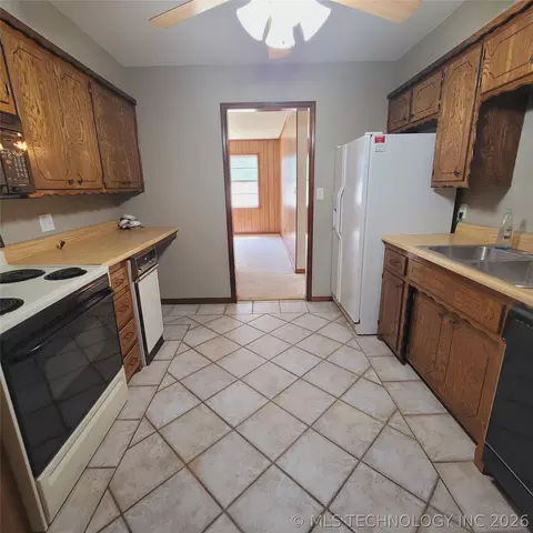 Entry Way - 414250 E 1074 Rd, Checotah, OK 74426 photo 1 of 2