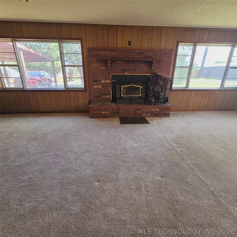 Living - 414250 E 1074 Rd, Checotah, OK 74426 photo 3 of 6
