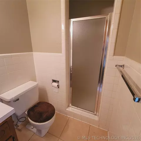 Bath - 414250 E 1074 Rd, Checotah, OK 74426 photo 4 of 4