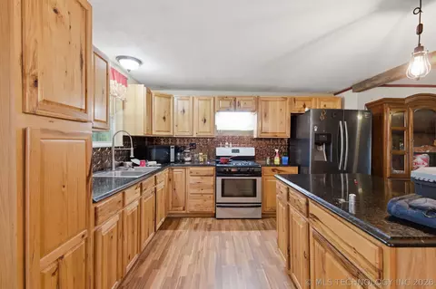 Kitchen - 448672 1011 Rd, Gore, OK 74435 photo 2 of 2