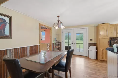 Dining - 448672 1011 Rd, Gore, OK 74435 photo 2 of 2