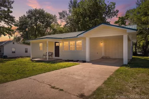 706 E Redwood Ave N, Sallisaw, OK 74955